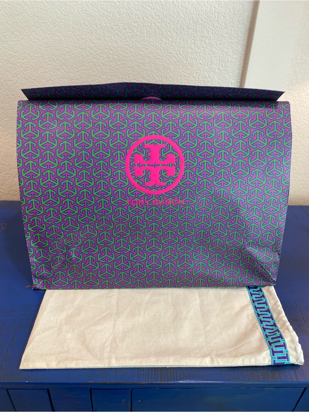 (NEW)Tory Burch Fleming Convertible Shoulder Bag in Black - Pristine Condition! - Picture 11 of 14